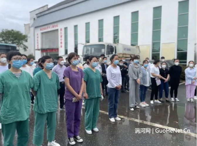 援利医疗队集合出发。利辛县委宣传部供图