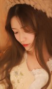 长发美女温婉动人居家写真图片