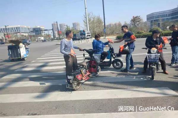 田间地头、送教上门、老干部宣讲”,这些单位主题教育丰富多彩